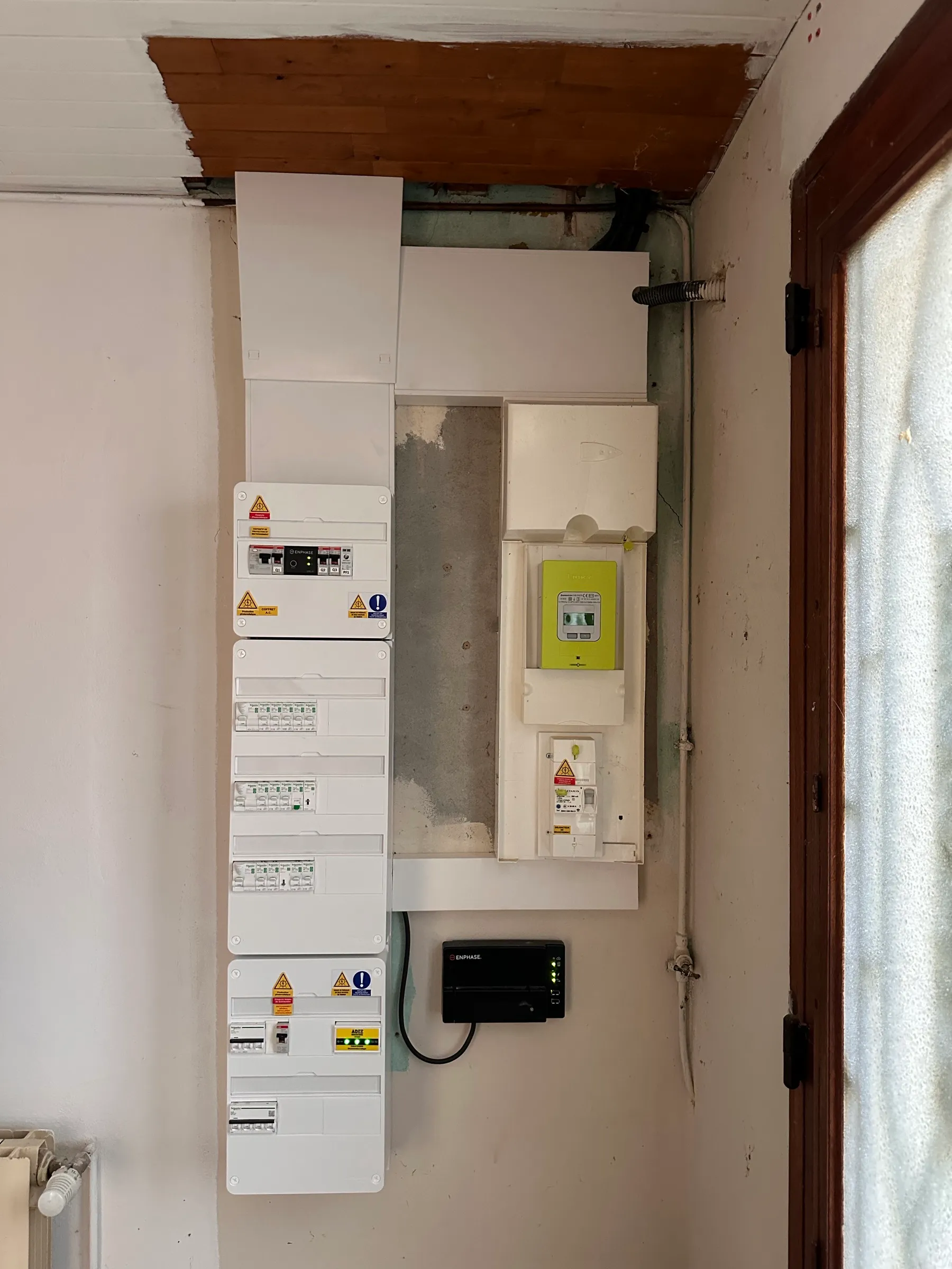 Tableau électrique repris et protégé après travaux